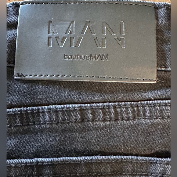 NWT Boohoo Man Tag Size 34 Men's Jeans Stretch Black Distressed w DOVES Design - Picture 14 of 16